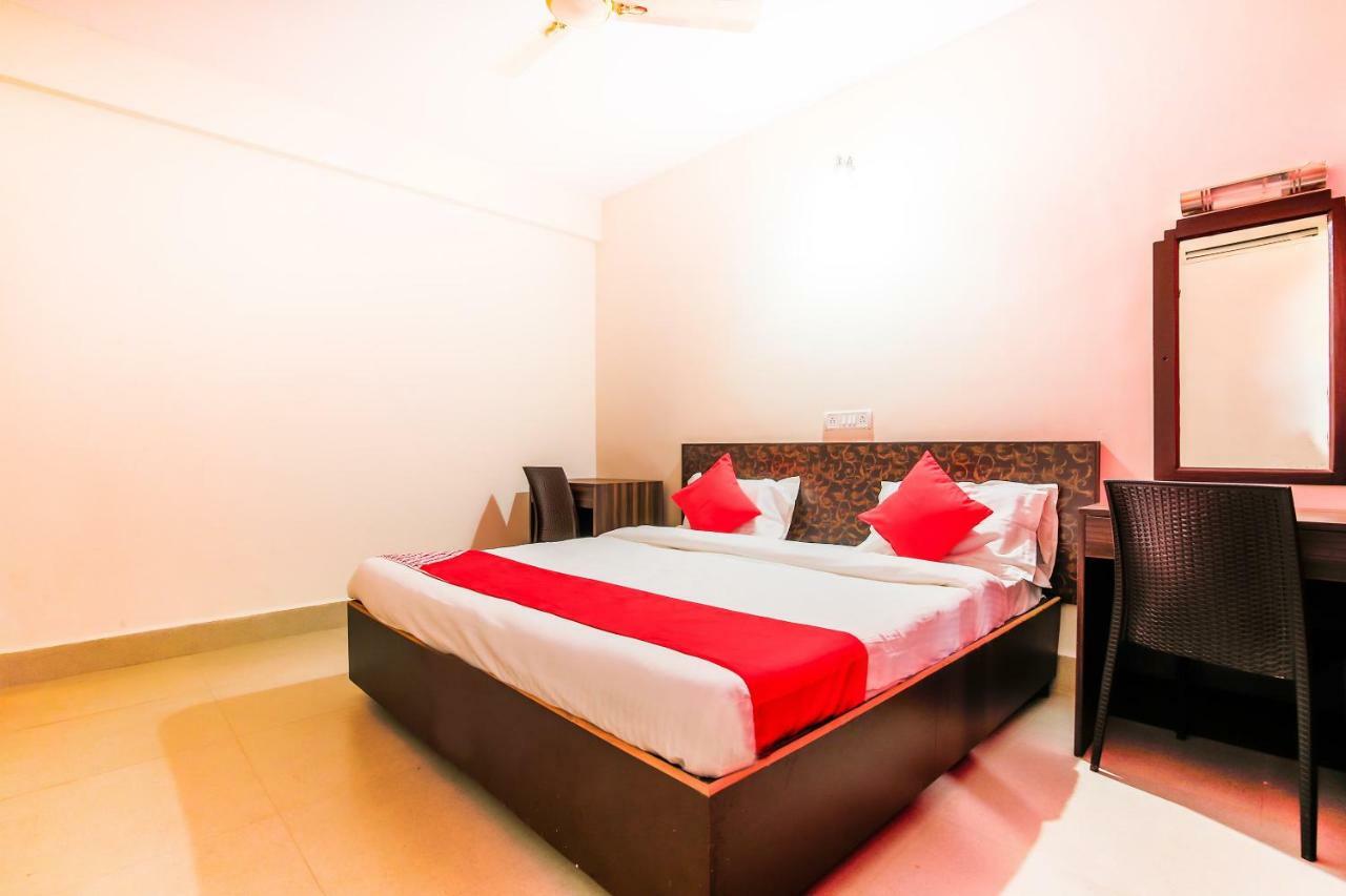Oyo 18794 Hotel Colva Plaza Extérieur photo